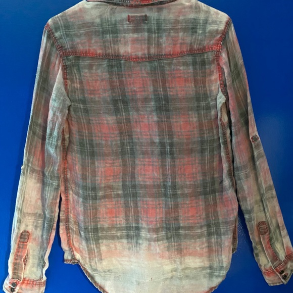 Size S red, black & gray plaid shirt - Picture 5 of 7